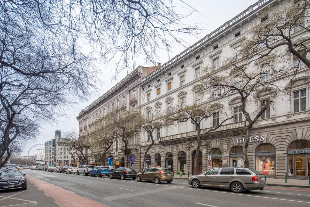 Stunning Apartment In The Hearth Of Budapesta Exterior foto