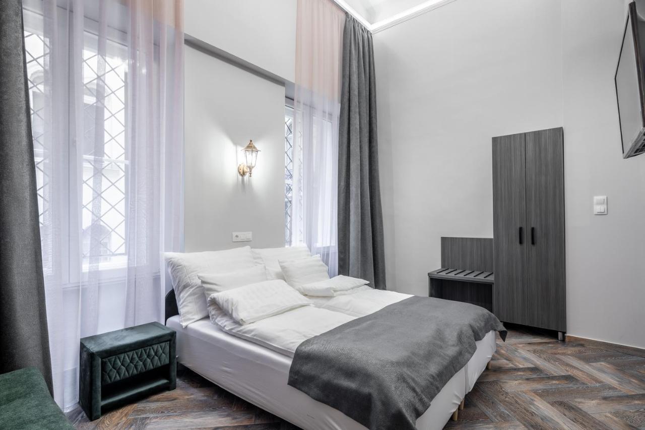 Stunning Apartment In The Hearth Of Budapesta Exterior foto