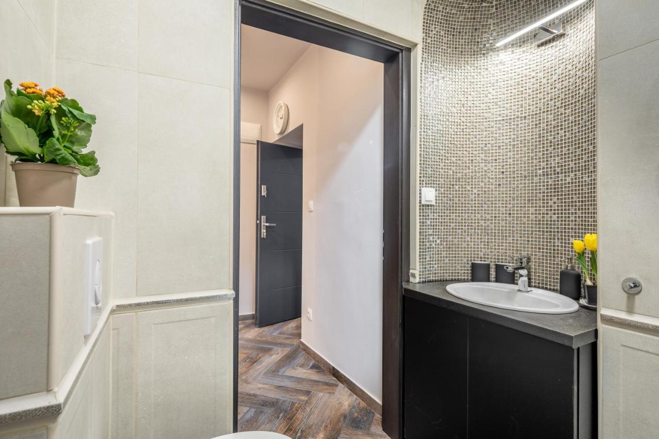 Stunning Apartment In The Hearth Of Budapesta Exterior foto