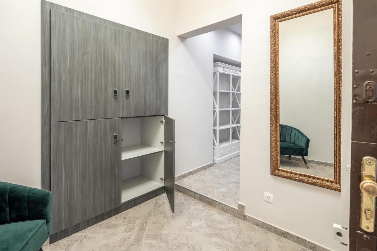 Stunning Apartment In The Hearth Of Budapesta Exterior foto